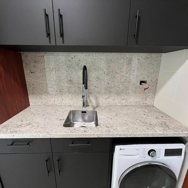 40MM LAUNDRY & SPLASHBACK - BIANCO GHIACCIO GRANITE #110
